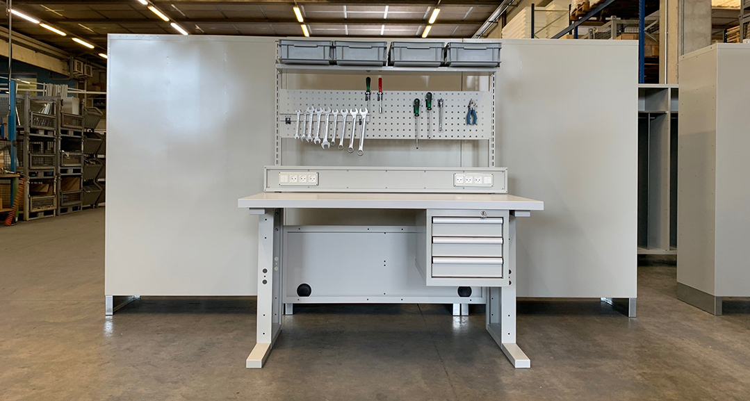 Cantilever workbenches